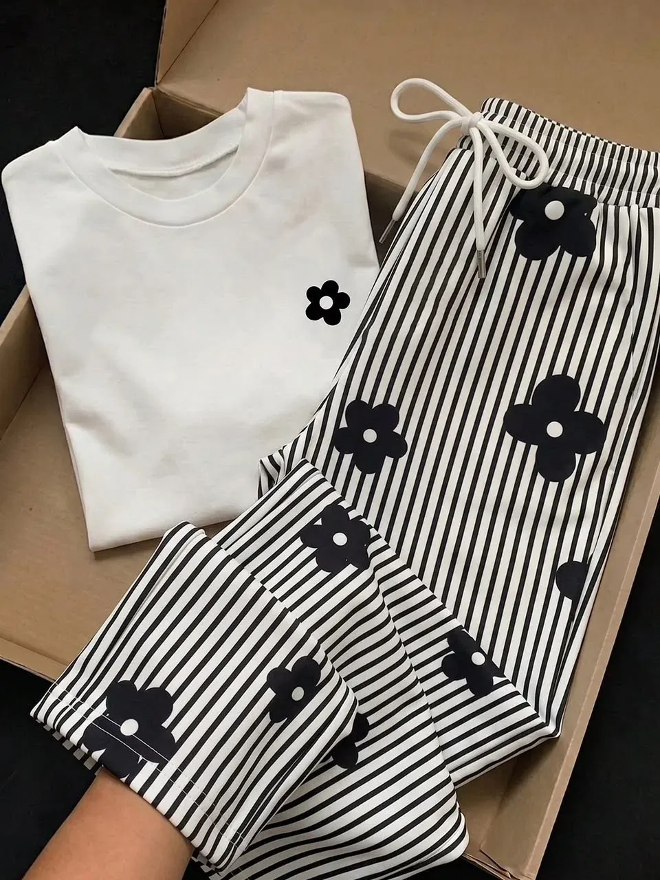 Conjusto casual Blanco/Negro, estampado floral