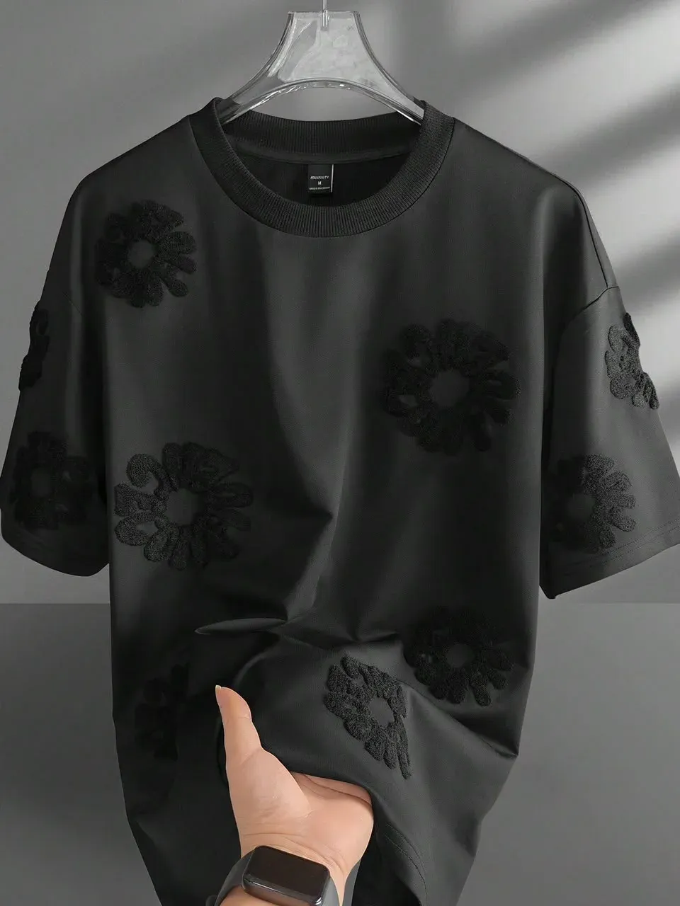 Camisa Negra, Estampado Flores Tejidas