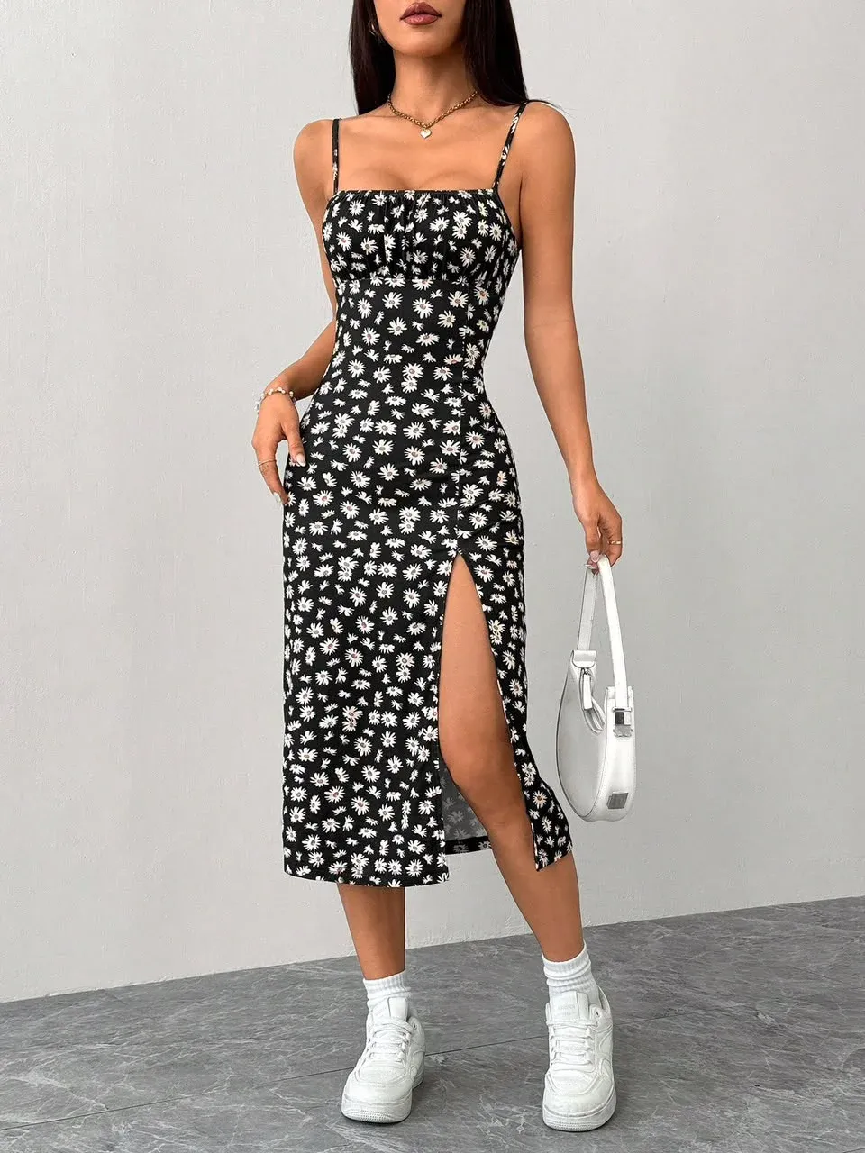 Vestido negro largo, estampado de flores