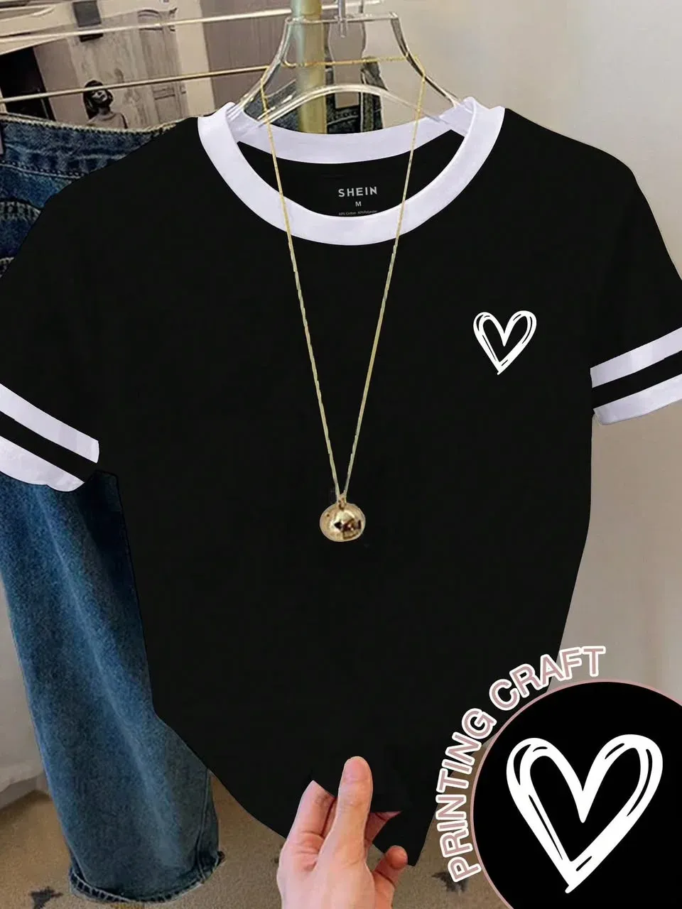 Camisa Negra, Estampado de Corazón