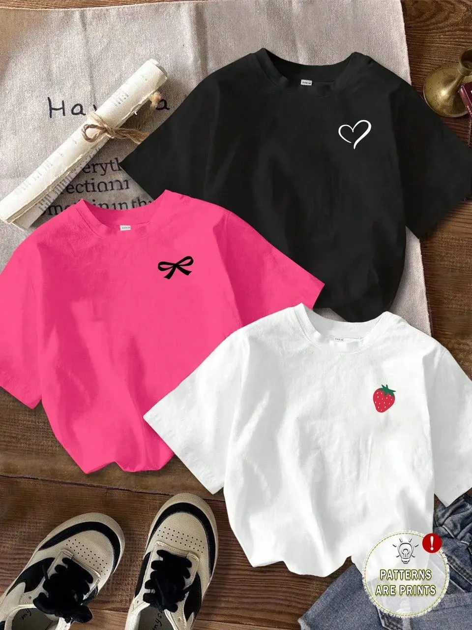 Camisas casuales con logos pequeños