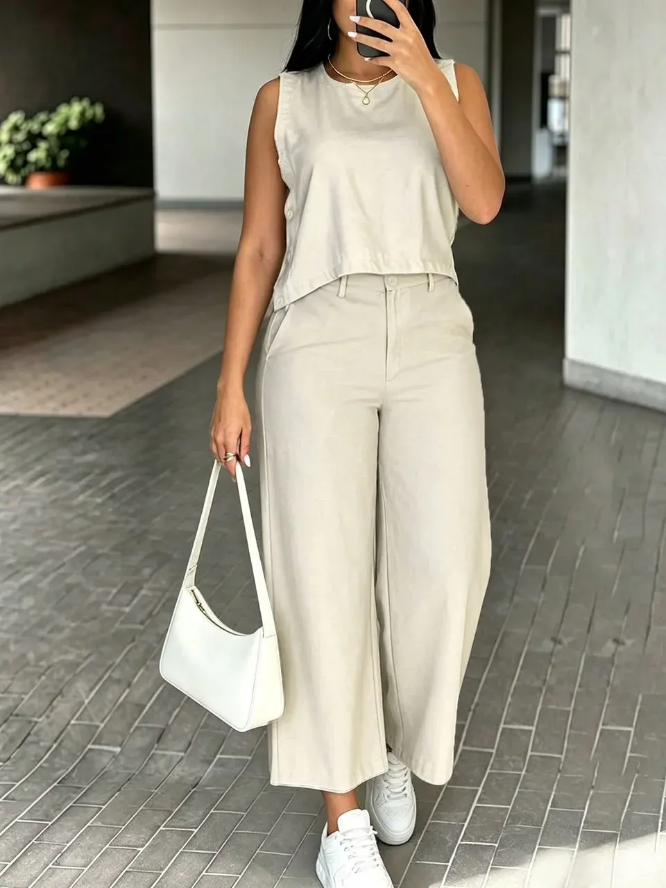 Conjunto beige sin mangas