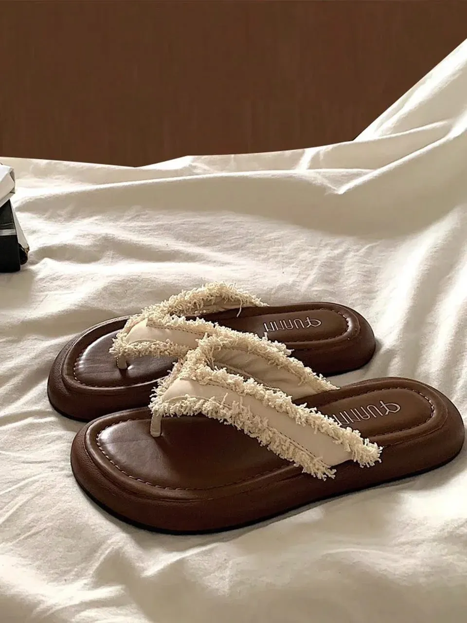 Sandalias café playeras
