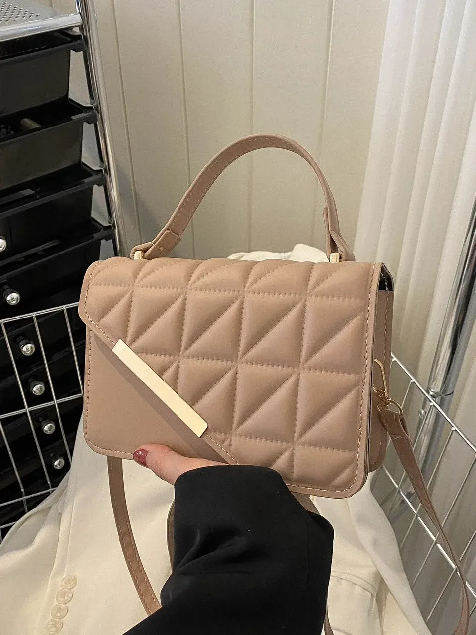 Cartera crema elegante