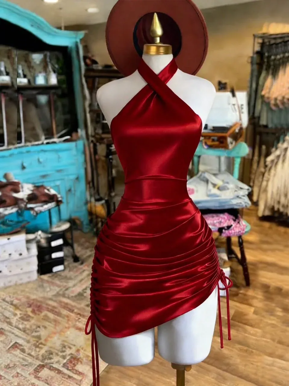 Vestido rojo satinado