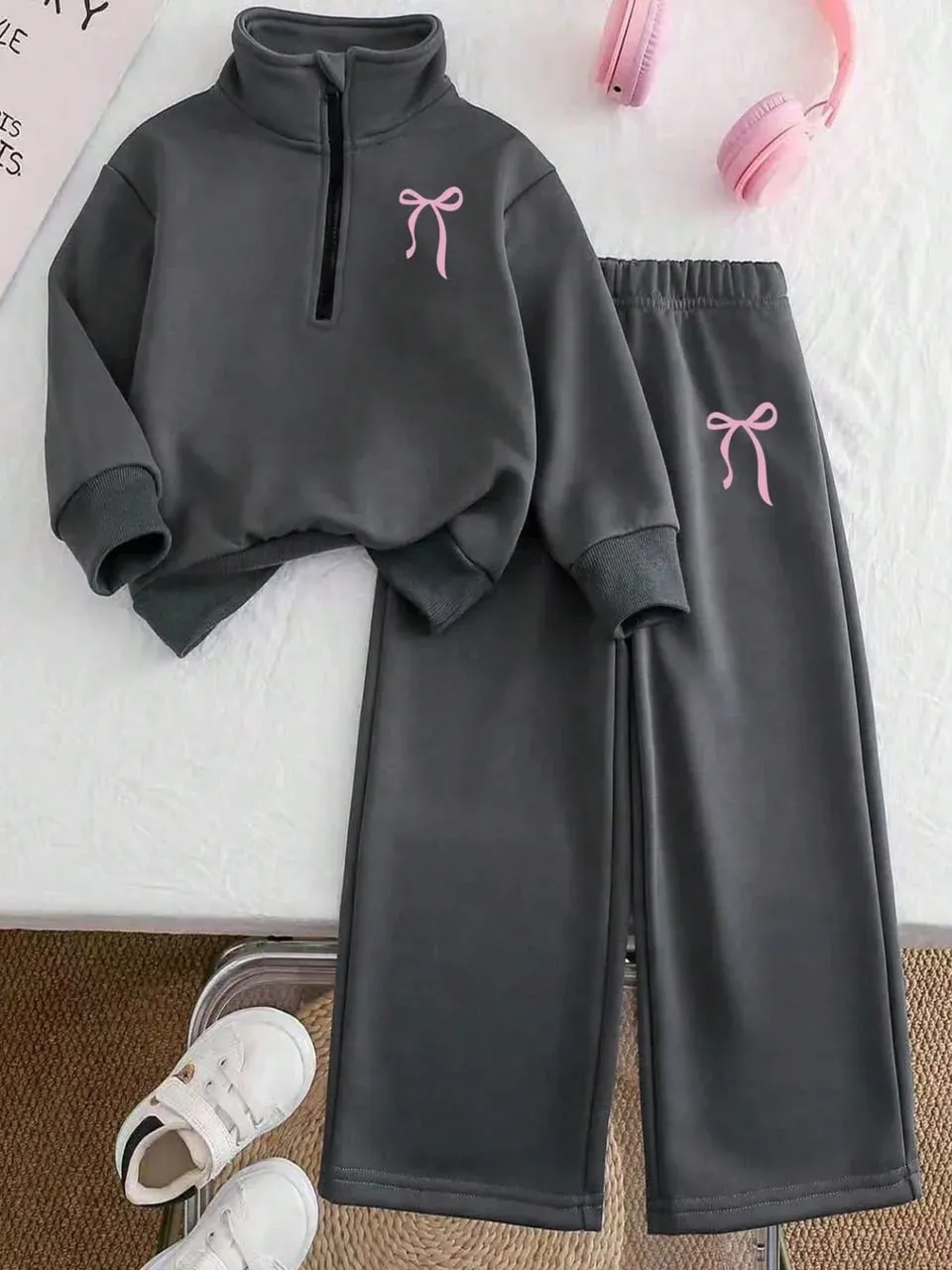 Conjunto gris con capucha