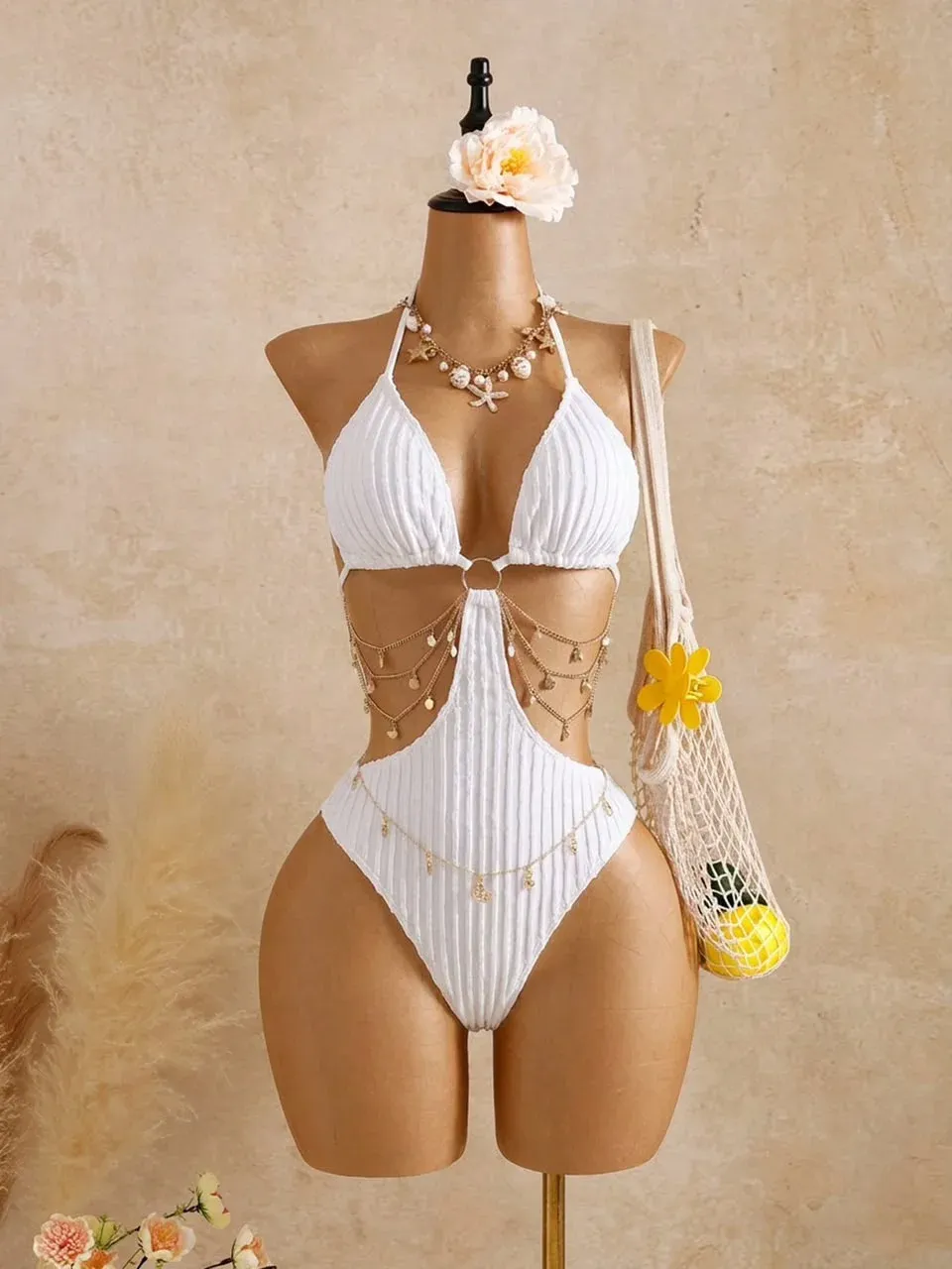 Traje de baño blanco con detalles
